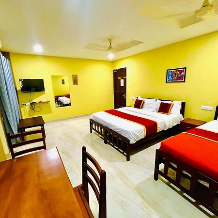 Madaparambil Residency Alwaye ภายนอก รูปภาพ