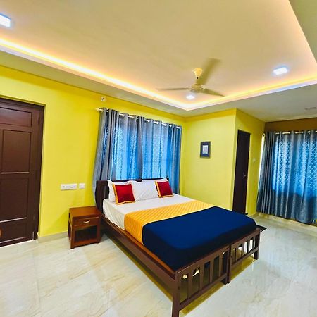Madaparambil Residency Alwaye ภายนอก รูปภาพ