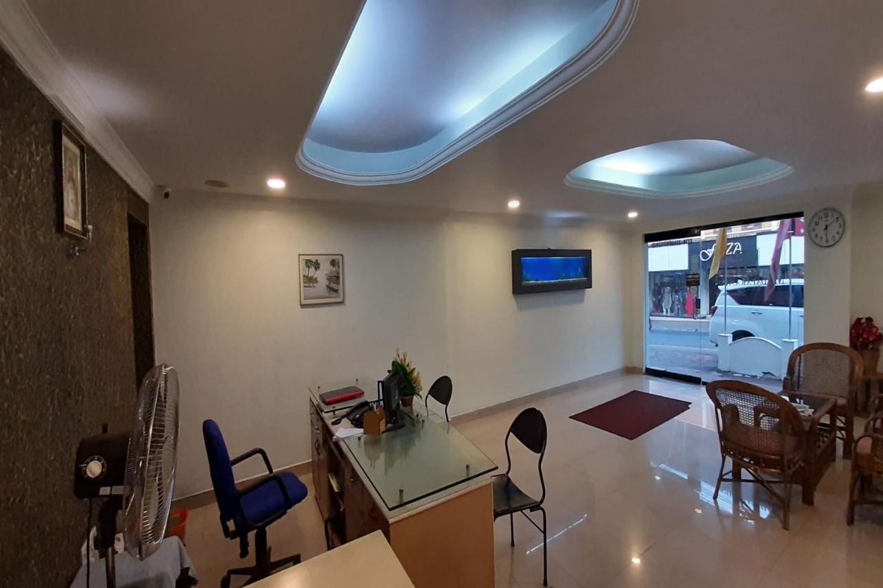 Madaparambil Residency Alwaye ภายนอก รูปภาพ