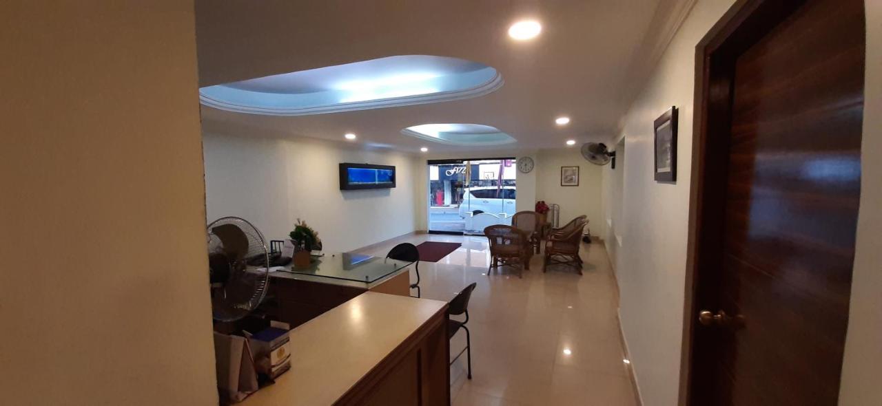 Madaparambil Residency Alwaye ภายนอก รูปภาพ