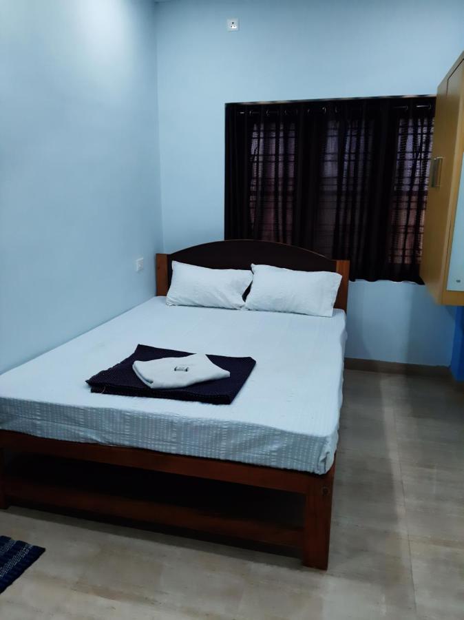 Madaparambil Residency Alwaye ภายนอก รูปภาพ