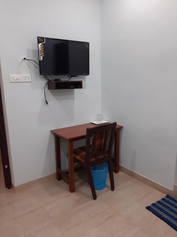 Madaparambil Residency Alwaye ภายนอก รูปภาพ