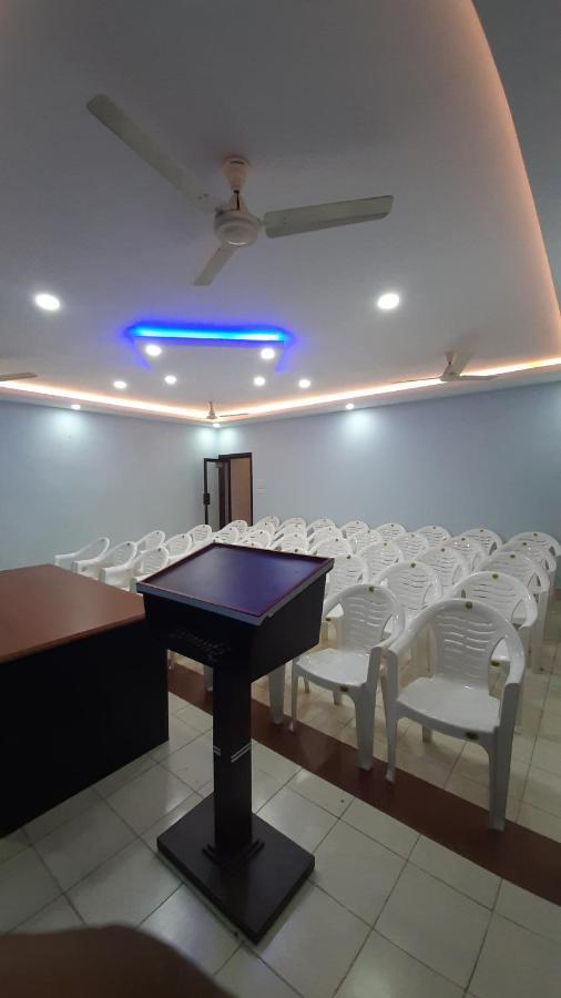 Madaparambil Residency Alwaye ภายนอก รูปภาพ