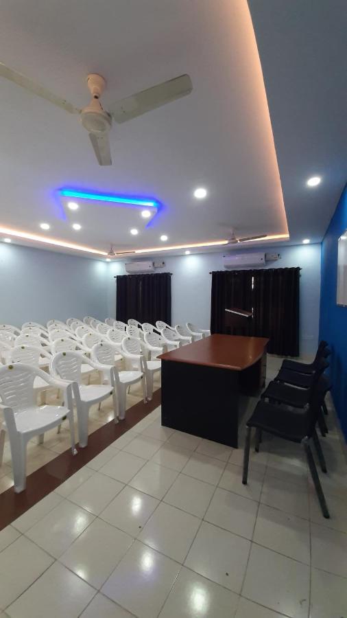 Madaparambil Residency Alwaye ภายนอก รูปภาพ