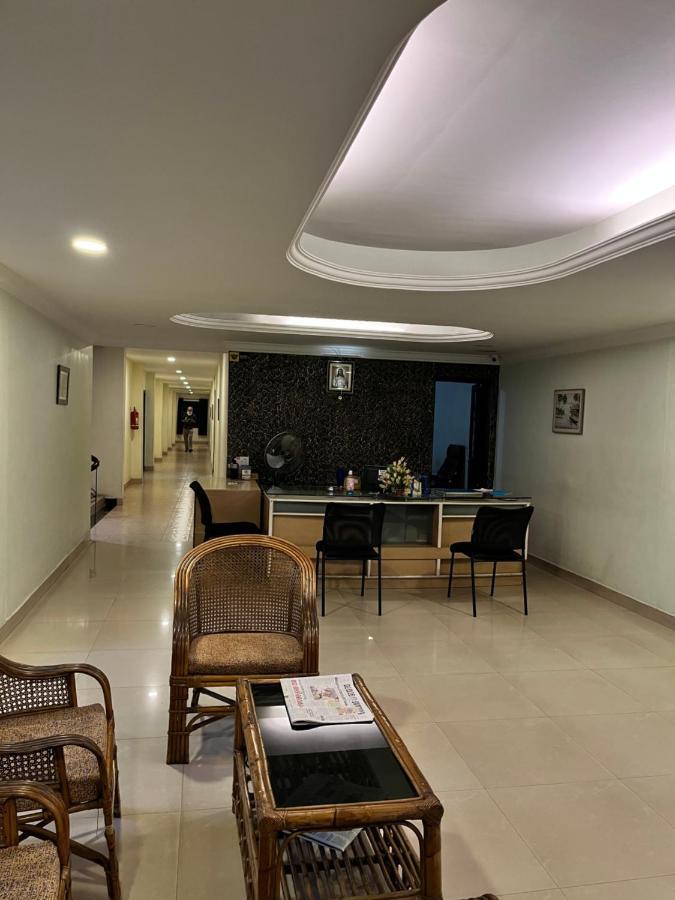 Madaparambil Residency Alwaye ภายนอก รูปภาพ
