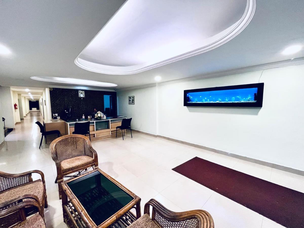 Madaparambil Residency Alwaye ภายนอก รูปภาพ