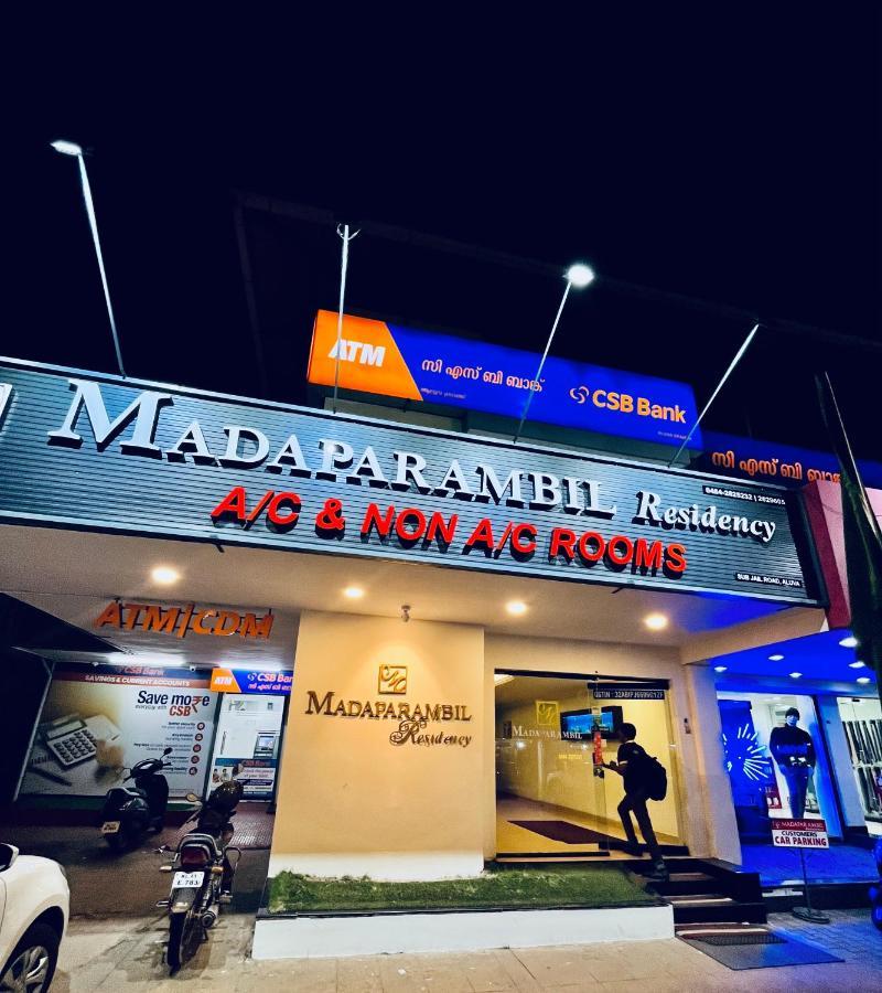 Madaparambil Residency Alwaye ภายนอก รูปภาพ