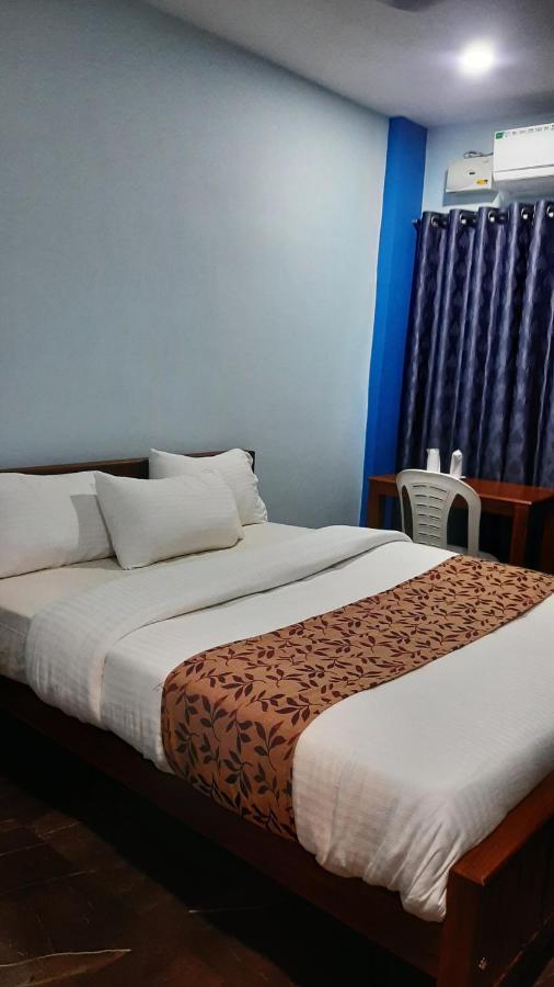 Madaparambil Residency Alwaye ภายนอก รูปภาพ
