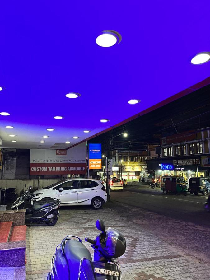 Madaparambil Residency Alwaye ภายนอก รูปภาพ