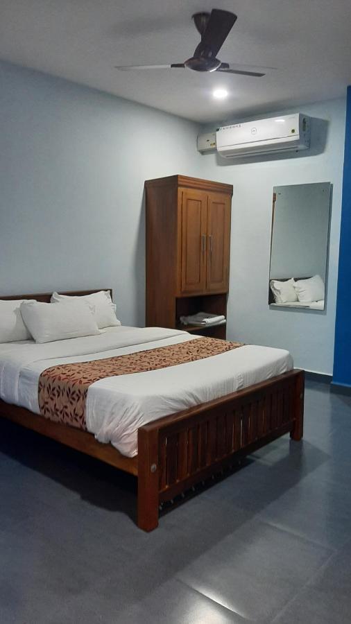 Madaparambil Residency Alwaye ภายนอก รูปภาพ