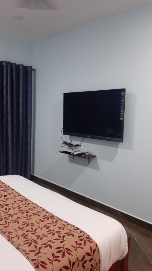 Madaparambil Residency Alwaye ภายนอก รูปภาพ