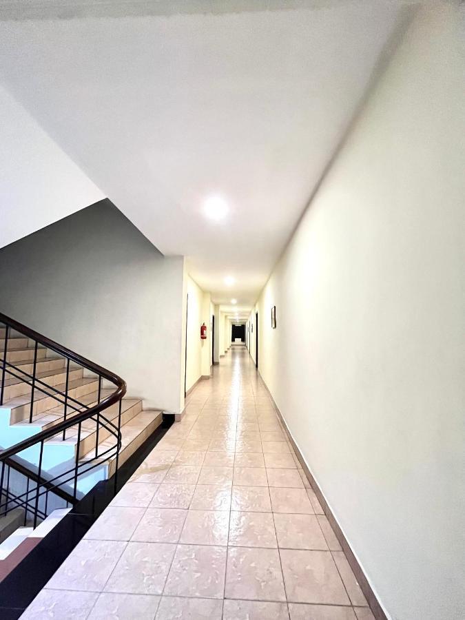 Madaparambil Residency Alwaye ภายนอก รูปภาพ