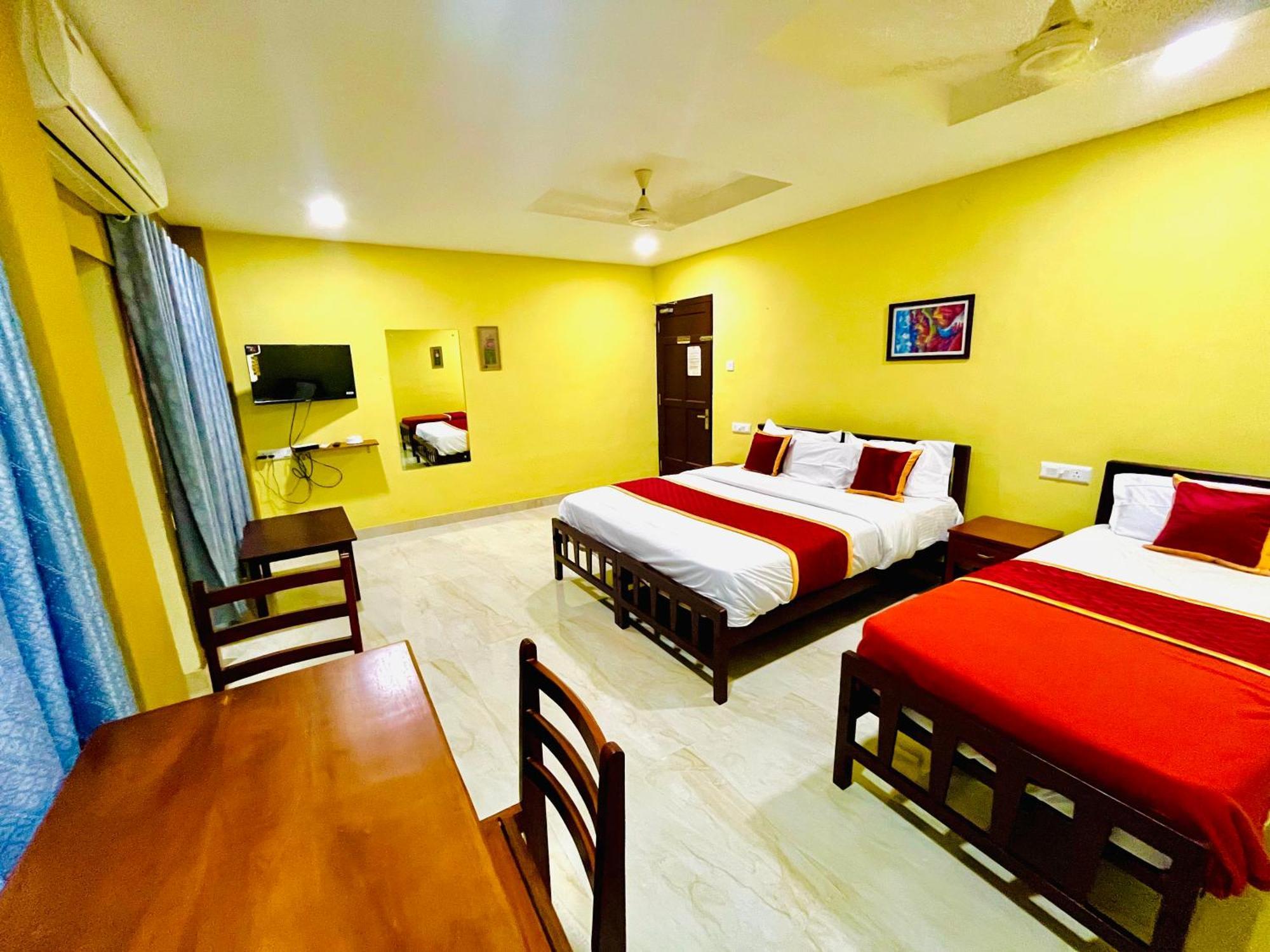 Madaparambil Residency Alwaye ภายนอก รูปภาพ