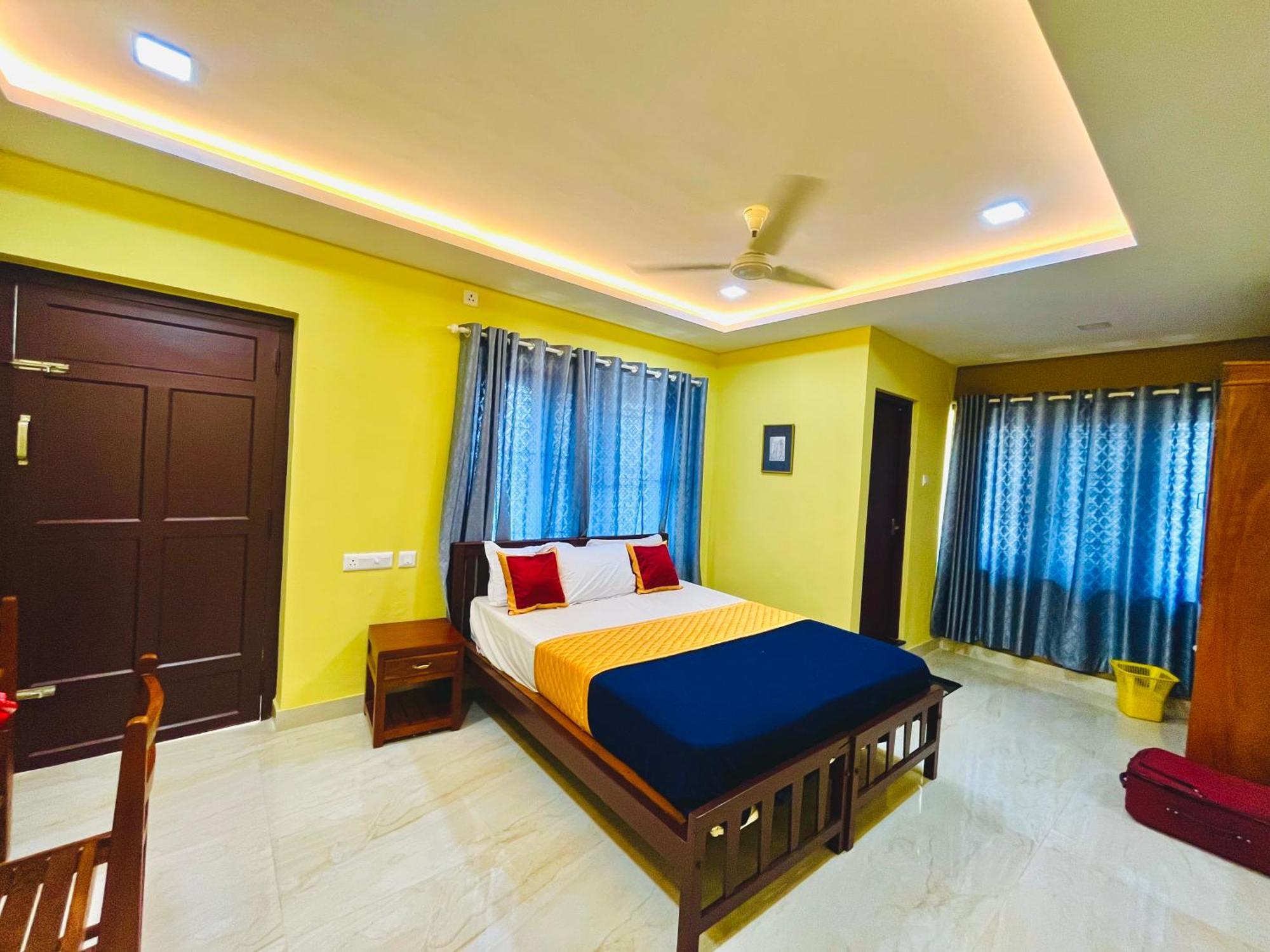 Madaparambil Residency Alwaye ภายนอก รูปภาพ