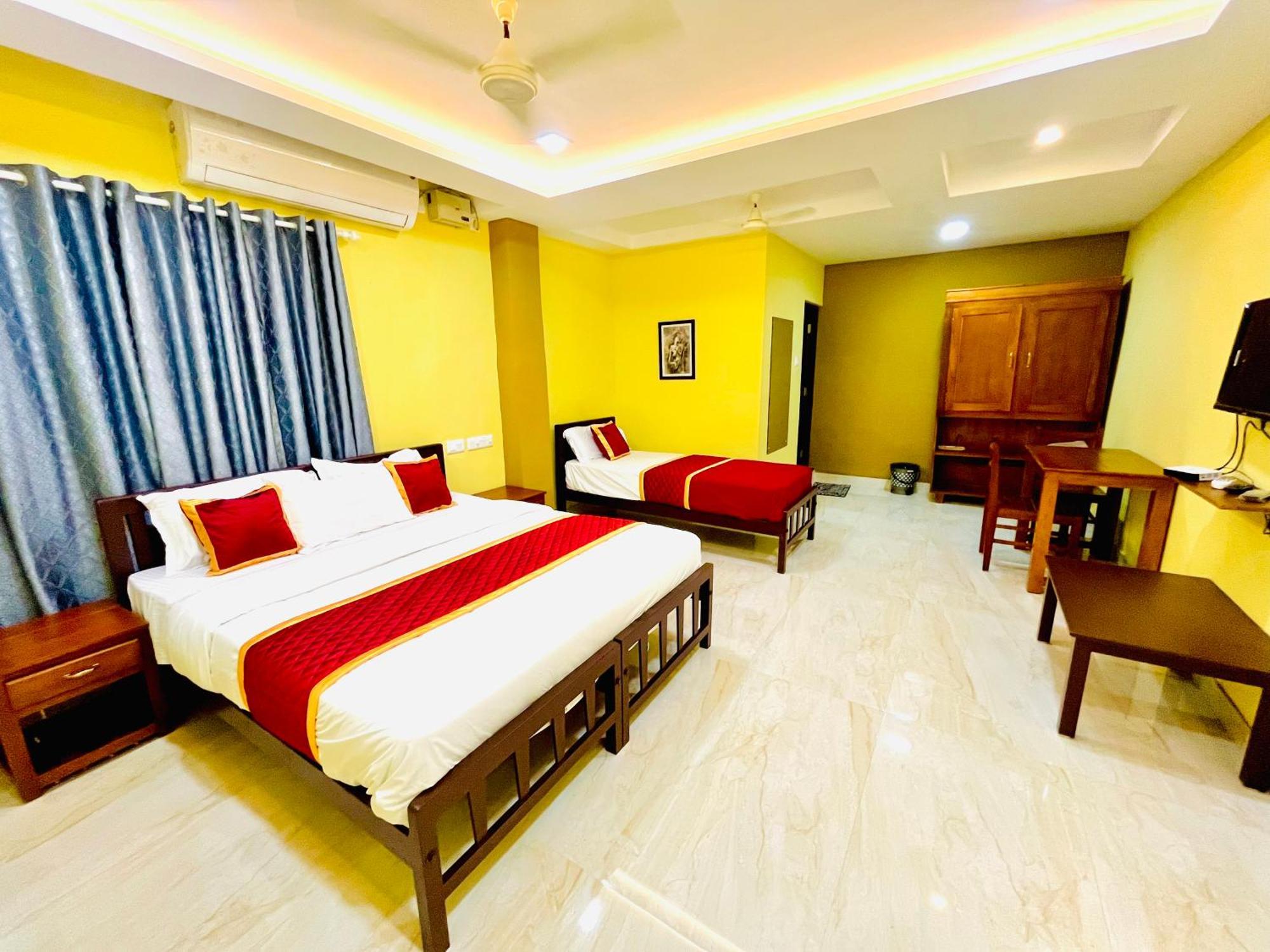 Madaparambil Residency Alwaye ภายนอก รูปภาพ