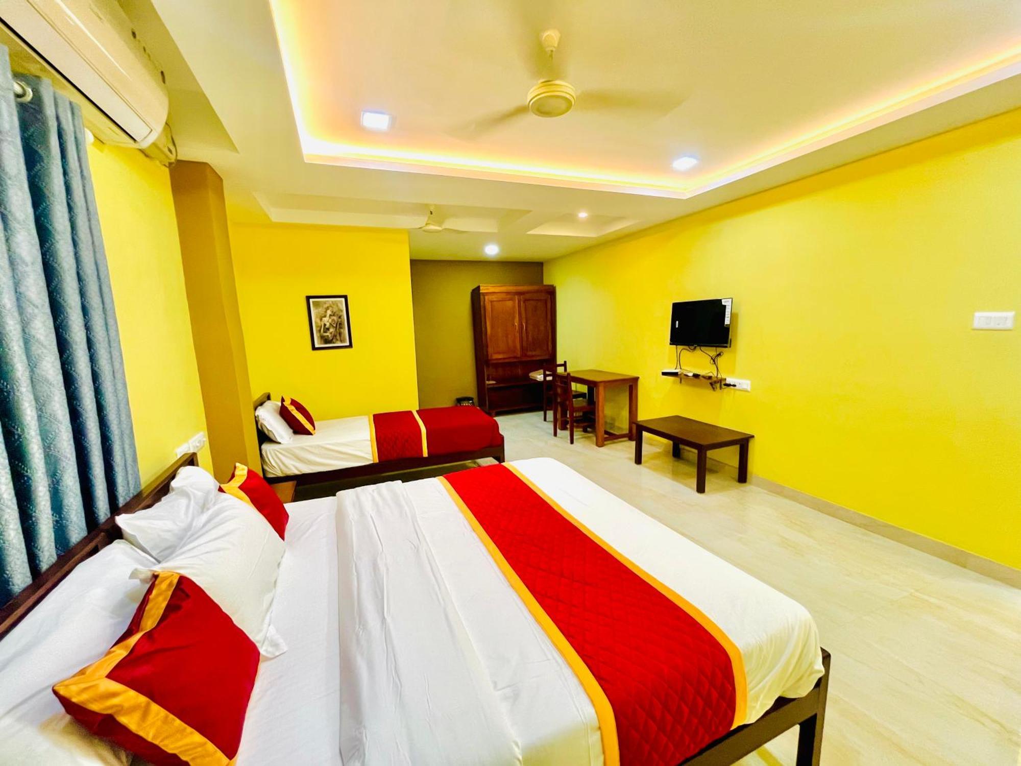 Madaparambil Residency Alwaye ภายนอก รูปภาพ