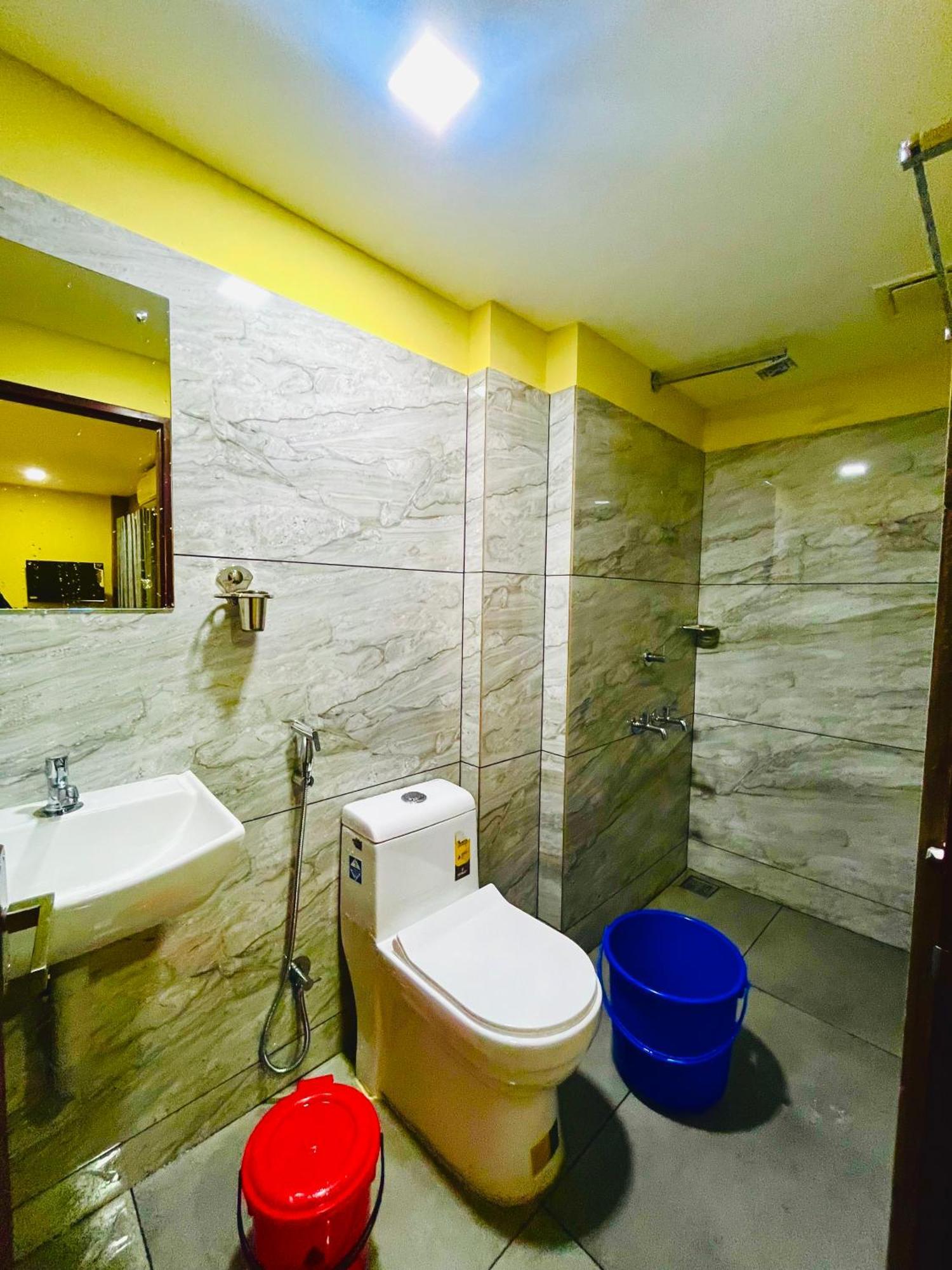 Madaparambil Residency Alwaye ภายนอก รูปภาพ